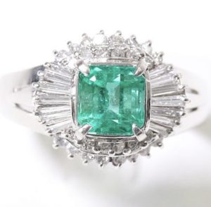 Pt900　エメラルド　リング　1.35ct/0.3ct